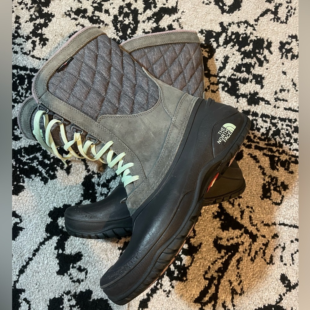 The North Face Women's Gray and Black Boots size 9